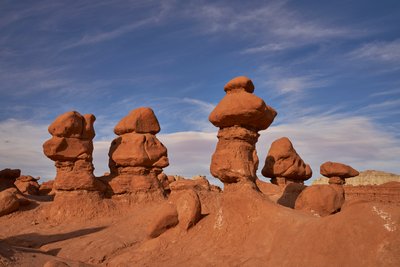 2020年、ユタ州ゴブリン・バレー州立公園の岩層（写真） 作： Ira Block