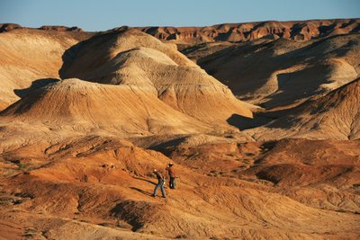 中国西部、新疆ウイグル自治区のゴビ砂漠にあるウーカイ・ワン周辺の風景、2007年（写真）。 作： Ira Block
