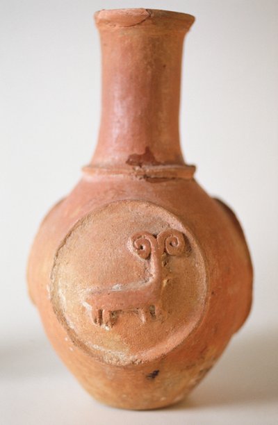 ラムを浮き彫りにした鍋、イラン、Siyah-kuh、AD 700（粘土） 作： Iranian School