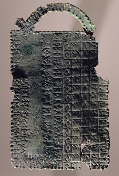 古ヴェネツィア語のアルファベットが刻まれたプレート（ブロンズ 作： Iron Age