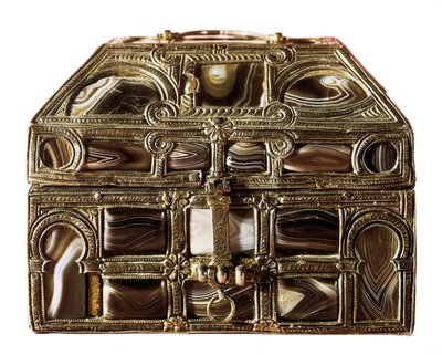 モザラビ美術：木、メノウ、銀製のメノウの箱。11世紀 サン・イシドーロのリアル・コレジャータより。レオンマドリード考古学博物館（スペイン 作： Islamic School