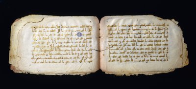 クルアーンフォリオのページ、9世紀 作： Islamic School