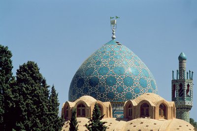 1330〜1430年に建てられたシャーネマトラヴァリ廟のターコイズブルーのタイル張りのドーム 作： Islamic School