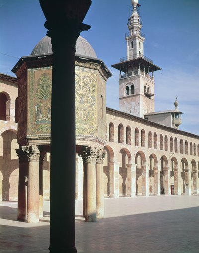 705-715 AD（写真）に建てられた、財務省（ベイトアルマル）と中庭の北ミナレットの眺め 作： Islamic School