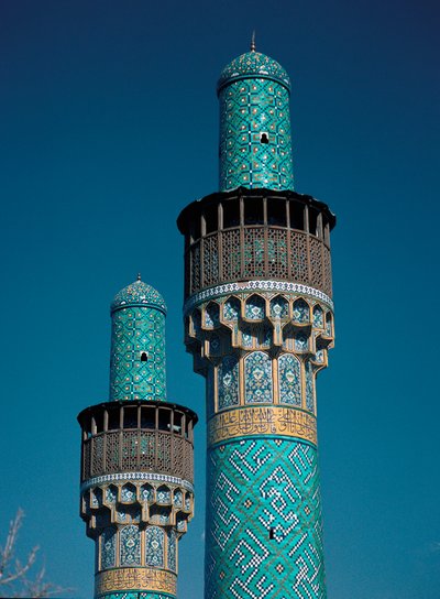 シャー・モスク（通称：イマム・モスク）のミナレットを望む 作： Islamic School