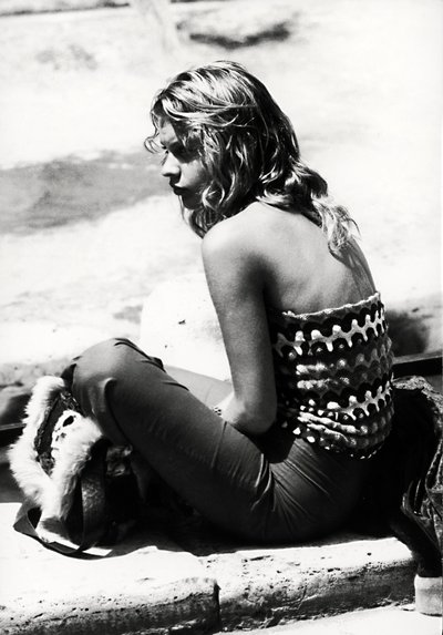 若いヒッピー、1970年頃 作： Italian Photographer