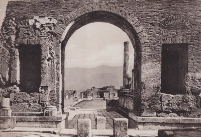 アルコ・ディ・ネローネ、ネロのアーチ（モノクロ写真 作： Italian Photographer