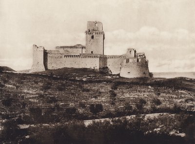 アッシジ: ラ ロッカ、14 世紀 (白黒写真) 作： Italian Photographer