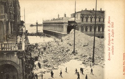 1902年7月14日、ヴェネツィアのサンマルコの鐘楼の崩壊 作： Italian Photographer