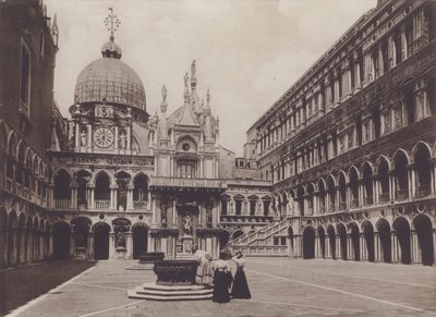 ドゥカーレ宮殿の中庭（モノクロ写真 作： Italian Photographer