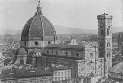 フィレンツェ、サン・ロレンツォのドームから見た大聖堂のパノラマ（モノクロ写真 作： Italian Photographer
