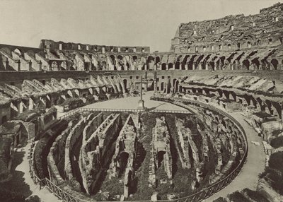 新しい発掘調査が行われたフラビアン円形劇場またはコロシアム 作： Italian Photographer