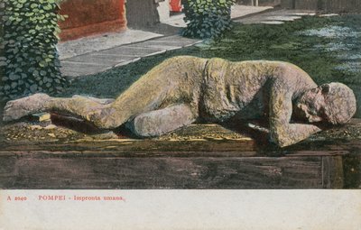 ポンペイの博物館にいる凍りついた人間。 1913年に送られたはがき。 作： Italian Photographer