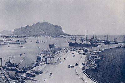 イタリアパレルモ、モンテ・ペレグリーノ、港（モノクロ写真 作： Italian Photographer