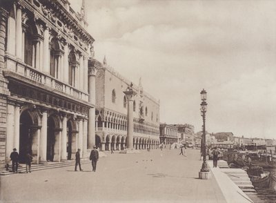モロ、ロイヤルガーデンから（モノクロ写真 作： Italian Photographer