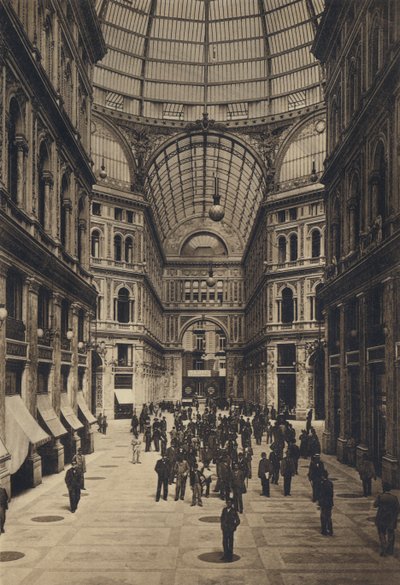 ナポリインテルノ・ガレリア・ウンベルトI（モノクロ写真 作： Italian Photographer