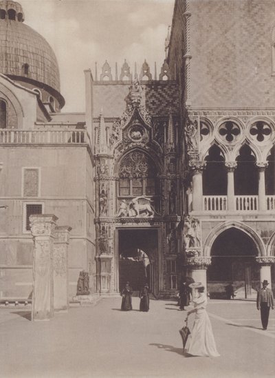 ポルタ・デラ・カルタ（モノクロ写真 作： Italian Photographer