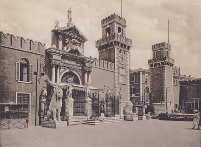 Royal Maritime Arsenal (モノクロ写真) 作： Italian Photographer