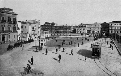 Taranto, Piazza Castello, Imbocc Ponte girevole (モノクロ写真) 作： Italian Photographer