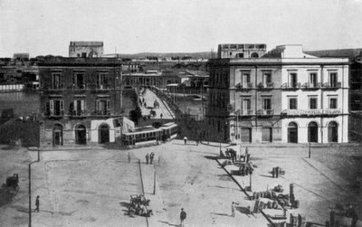 タラント、フォンターナ広場、ポンテ・ナポリ（モノクロ写真 作： Italian Photographer