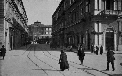 Taranto, Via Archita, Palazzo degli Uffici (モノクロ写真) 作： Italian Photographer