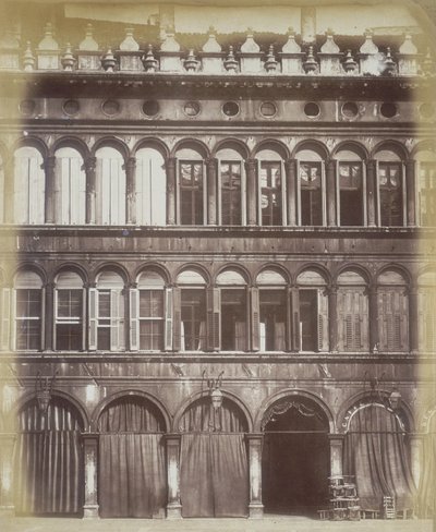 ベネチアンビルディングのファサード、1865年頃 作： Italian Photographer