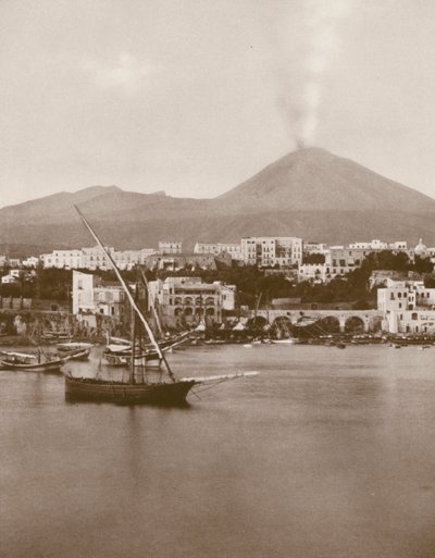 トッレ・デル・グレコ、パノラマとヴェスヴィオ火山（モノクロ写真） 作： Italian Photographer
