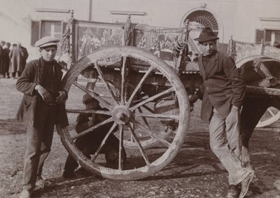 典型的なシチリアカート、1920 作： Italian Photographer