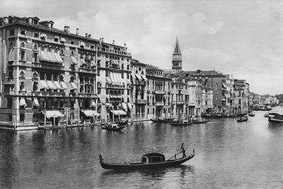 ベネチア、大運河とホテル（モノクロ写真 作： Italian Photographer