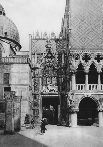 ベネチア、ポルタ・デラ・カルタ（モノクロ写真 作： Italian Photographer