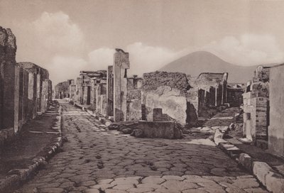 領事の道、ヘルクラヌムの門（モノクロ写真 作： Italian Photographer