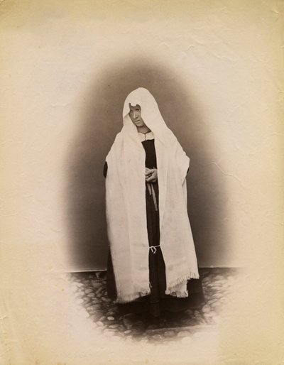 未亡人のツイードを着た女性（イタリア・ロンバルディア州パレ） 写真提供：Premiata Fotografia Taramelli, Bergamo 作： Italian Photographer