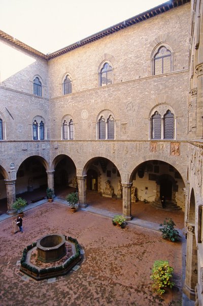 中庭 作： Italian School