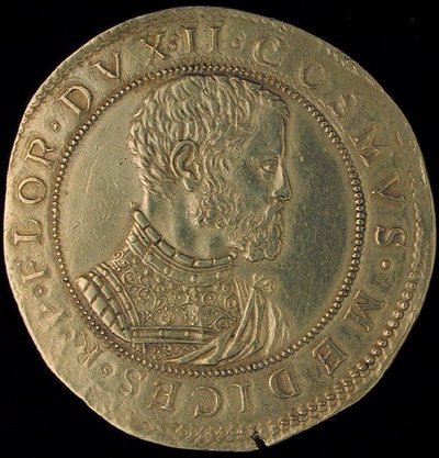 デ・メディチ家のコジモ1世（1519-74）が所有していた金皿（金色 作： Italian School