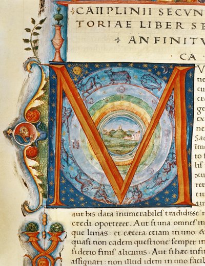 大プリニウス (ベラム) による「Naturalis Historia」から、天と星座を描いた歴史的なイニシャル「M」 作： Italian School