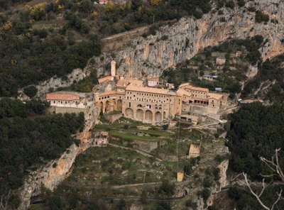12世紀に建てられた聖ベネデット修道院（サクロ・スペコ）の概要（イタリア・スビアコ（ローマ）にて 作： Italian School