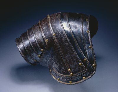 右肩甲、1560-70年頃（青と金色の鋼） 作： Italian School