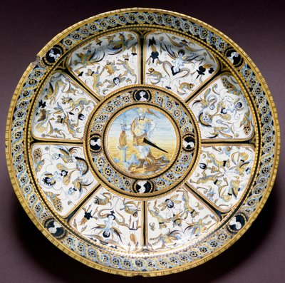 ローマの英雄スカエヴォラ（ムツィオ・スカエヴォラ）の表現 イタリア・ウルビーノで制作された陶板。1590年頃 フィレンツェ、バルジェッロ国立美術館 作： Italian School