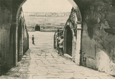 そのまま円形劇場への主要入口（グラビア） 作： Italian School