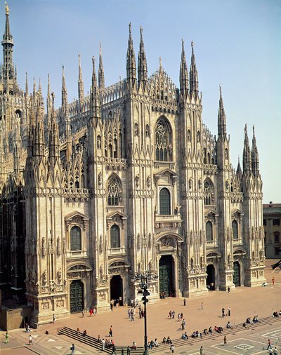 1386年に開始されたファサードのビュー 作： Italian School