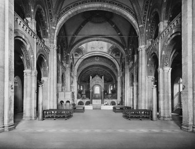 後陣への身廊の眺め、1120年頃 作： Italian School
