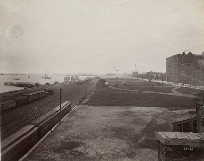 シカゴ、1890年頃、イリノイ中央鉄道線路の西側からミシガンアベニューの南を見る 作： J. W. Taylor