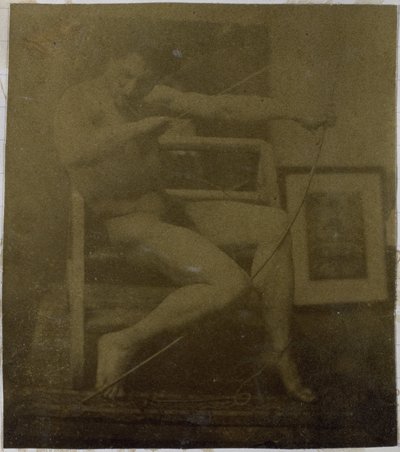 ジャック・ド・ラランのスタジオで、階段に座っている男性の裸体モデルの習作、膝の上にロープと弓を持って正面から見た 作： Jacques Lalaing (attributed to)