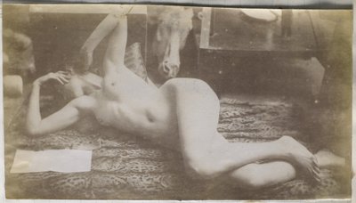 ジャック・ド・ラランのスタジオで、トラの皮の上に横たわる女性の裸体モデルの習作 作： Jacques Lalaing (attributed to)