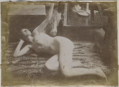 ジャック・ド・ラランのスタジオで、トラの皮の上に横たわる女性の裸体モデルの習作 作： Jacques Lalaing (attributed to)