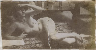 ジャック・ド・ラランのスタジオで、トラの皮の上に横たわる女性の裸体モデルの習作 作： Jacques Lalaing (attributed to)