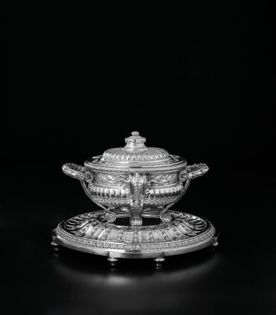 ルイ15世のスープトゥーリン、カバーアンドスタンド、オルロフサービス、1770年 作： Jacques Nicolas Roettiers