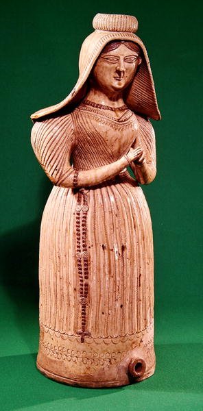頭飾りのある女性の形のボトル、ボーンワークショップ（セラミック） 作： Jacques Sebastien Talbot