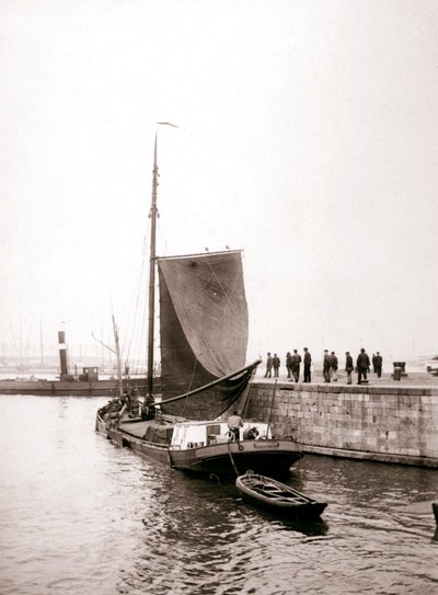 運河のボート、マルケン島、オランダ、1898年。 作： James Batkin
