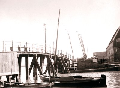 運河ボート、マルケン島、オランダ、1898 作： James Batkin